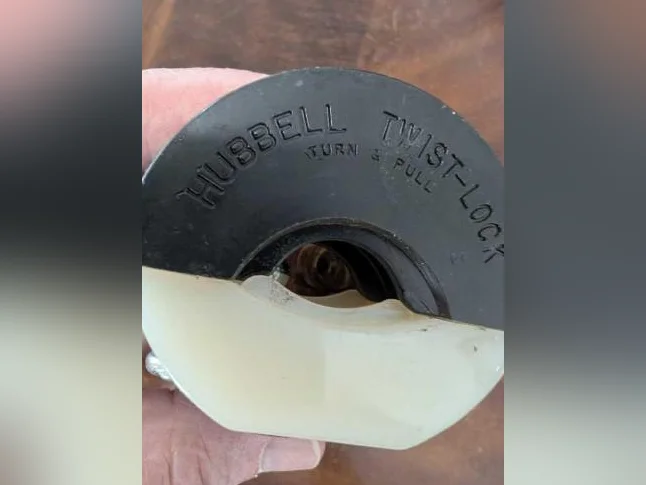 Plug Twist Lock HUBBELL  20a 125/250v thumbnail 2