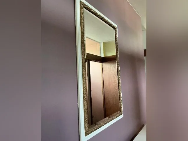 Grand miroir et deux meubles accessoires. thumbnail 2