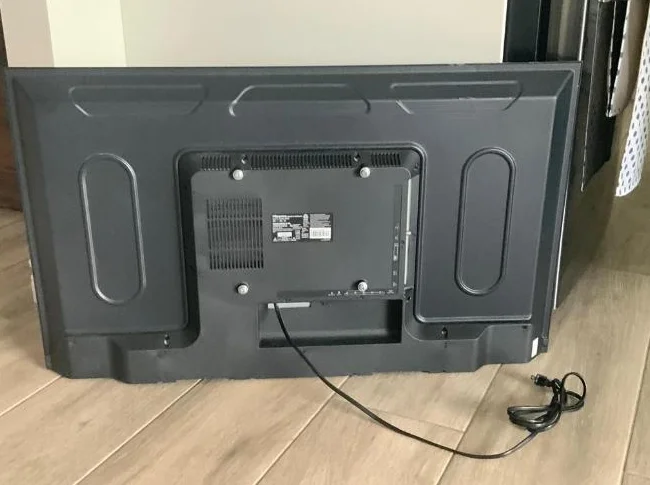 Téléviseur Hisense 40 po pour montage mural thumbnail 2