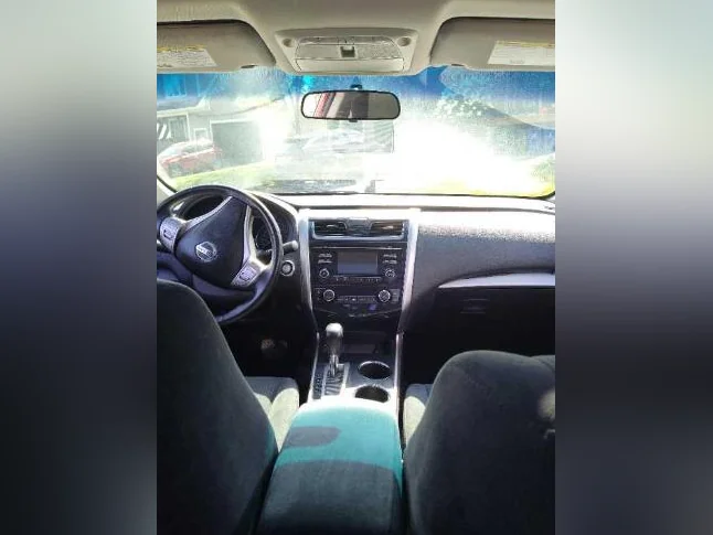 Belle voiture à vendre! thumbnail 6