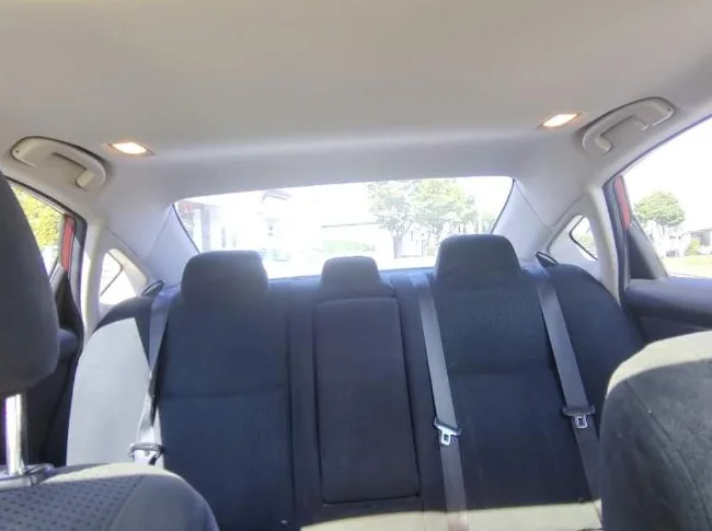 Belle voiture à vendre! thumbnail 9