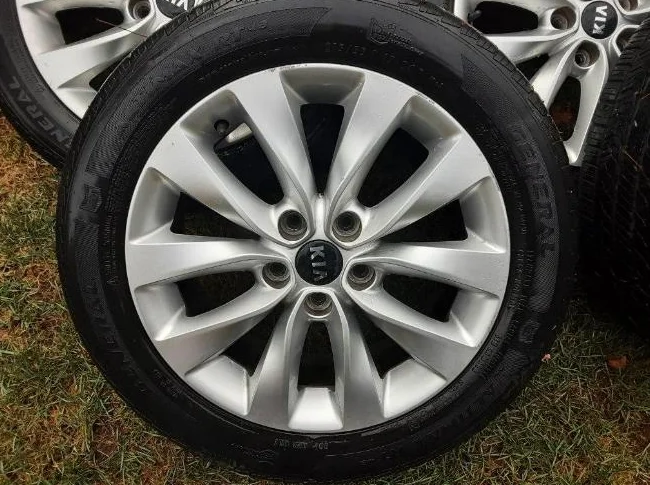Jante Kia/Hyundai en alliage 17 pouces.