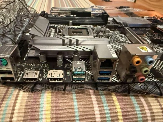 ASUS – Z490-P PRIME - LGA1200 - INTEL (10e GENERATION) – ATX (MOTHERBOARD) thumbnail 4