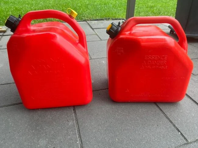 2 Bidons de 20 litres thumbnail 2