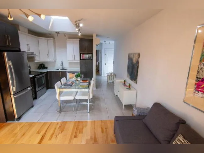 Condo 3 1/2 lumineux avec deux terrasses privées dans Ville-Marie thumbnail 4