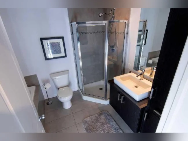 Condo 3 1/2 lumineux avec deux terrasses privées dans Ville-Marie thumbnail 10