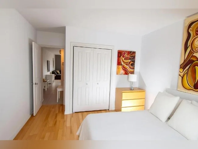 Condo 3 1/2 lumineux avec deux terrasses privées dans Ville-Marie thumbnail 9