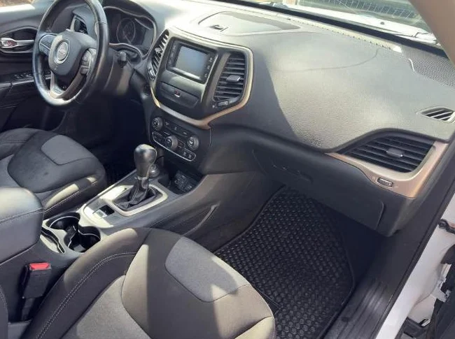 Jeep Cherokee 2015 thumbnail 6
