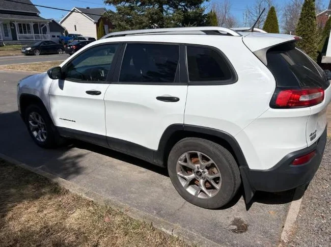 Jeep Cherokee 2015 thumbnail 2