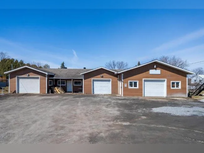 garage / atelier / batiment commerciale / shop a vendre