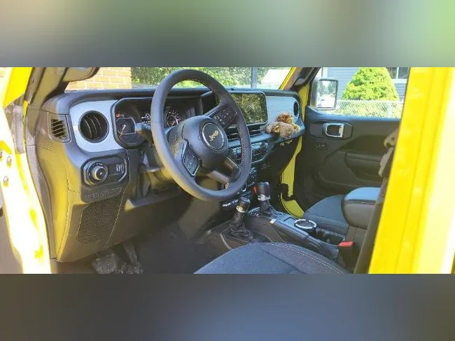 Wrangler Jeep 2024 thumbnail 3