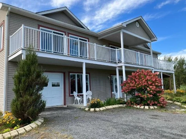 Magnifique maison avec vue et accès au Lac Aylmer