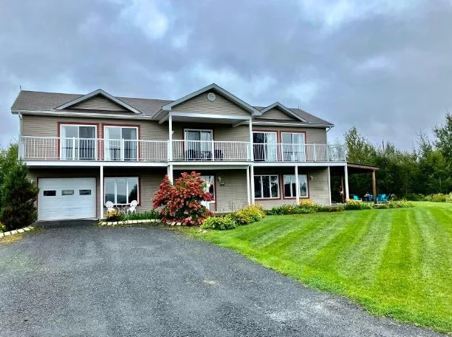 Magnifique maison avec vue et accès au Lac Aylmer thumbnail 2