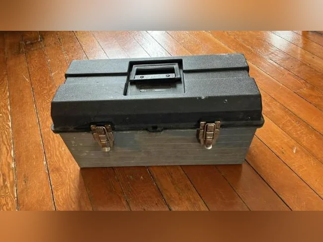 petit coffre à pêche ou coffre à outils