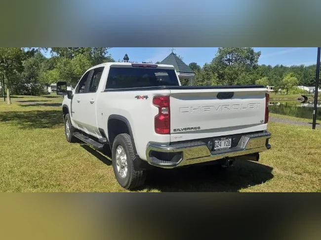 2022 Chevrolet Silverado 3500 HD Diesel SRW 4RM LT Crew Cab thumbnail 2