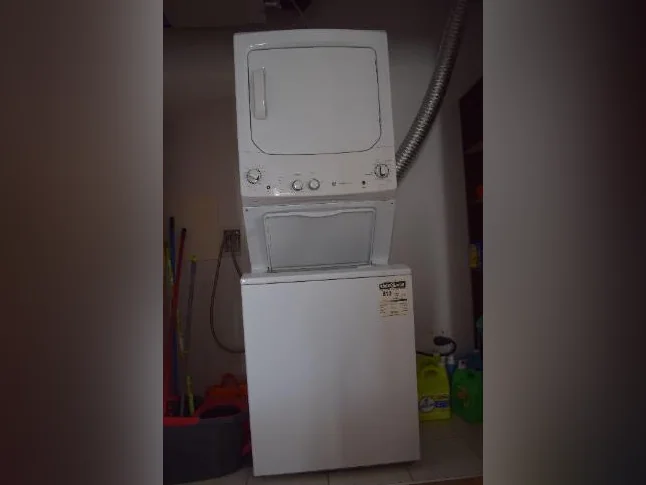 Laveuse et sécheuse superposée