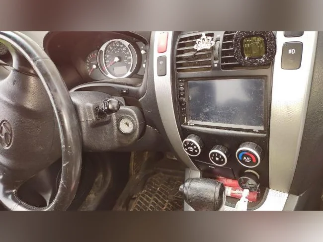 Hyundai Tucson AWD thumbnail 2