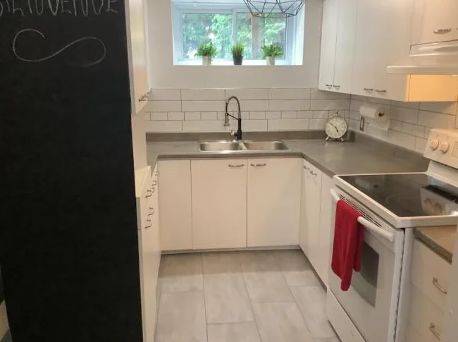 Beau logement air ouverte entière rénové!