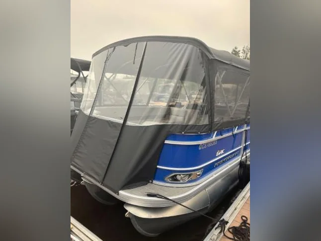 A vendre Ponton princecraft 2022. 23 pieds thumbnail 9