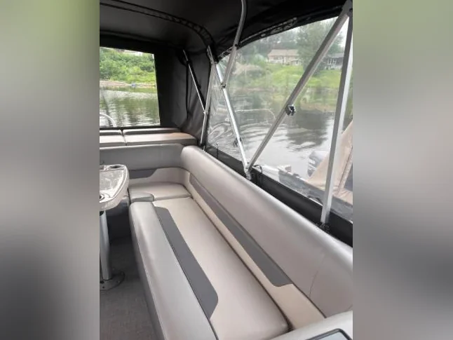 A vendre Ponton princecraft 2022. 23 pieds thumbnail 2