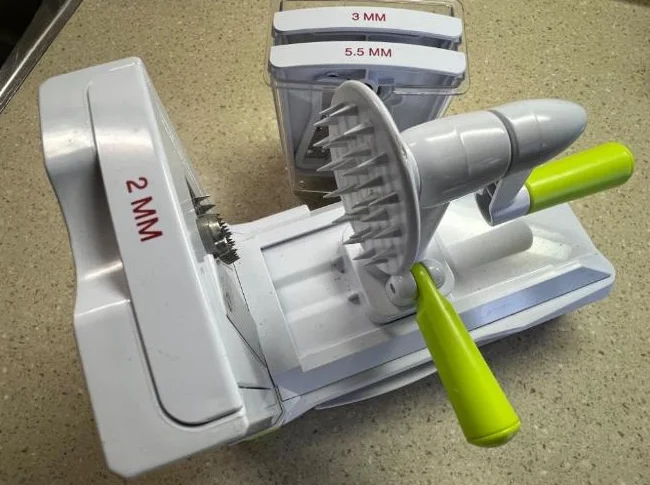 À VENDRE SLICER /SPIRALE À LÉGUMES