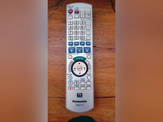 Lecteur enregistreur DVD,VHS,HDD,HDMI Panasonic avec télécommande, PIÈCES SEULEMENT. thumbnail 6