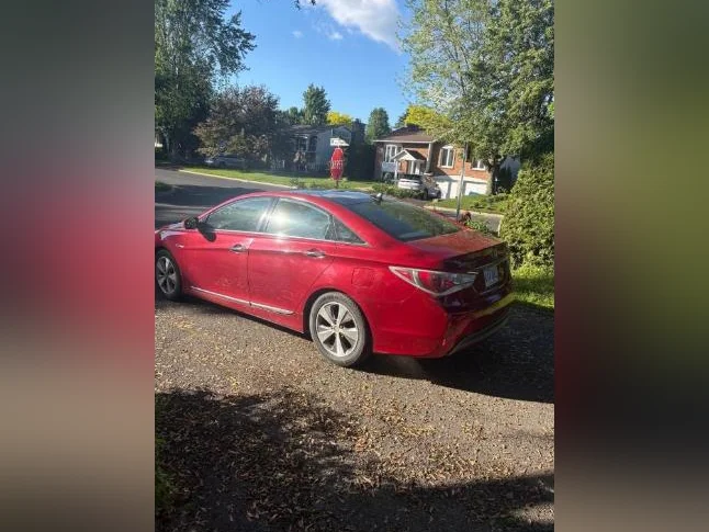 Hyundai Sonata hybride toute équipée - voir réparations à faire thumbnail 3