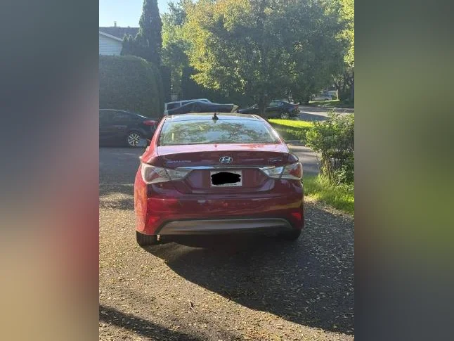 Hyundai Sonata hybride toute équipée - voir réparations à faire thumbnail 7