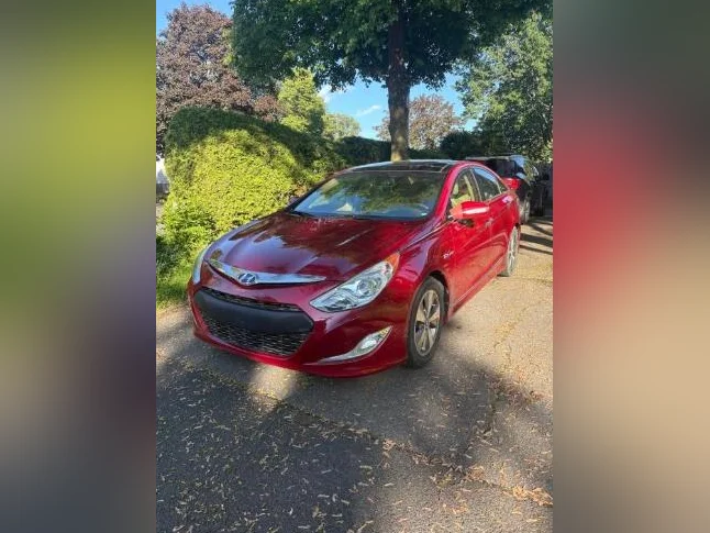 Hyundai Sonata hybride toute équipée - voir réparations à faire