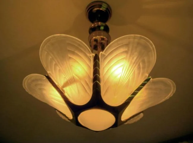 PLAFONNIER EN ACIER DORÉE ET VERRE STYLE RETRO - RETRO STYLE GOLD STEEL AND GLASS CEILING LIGHT