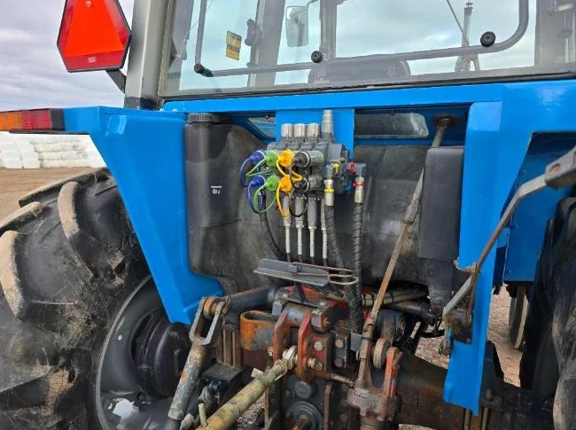 Tracteur agricole thumbnail 5