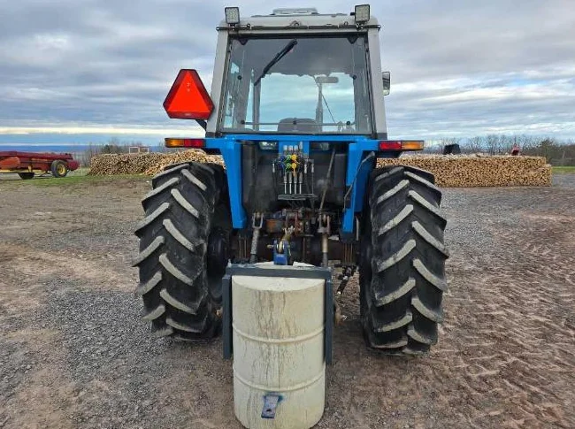 Tracteur agricole thumbnail 4