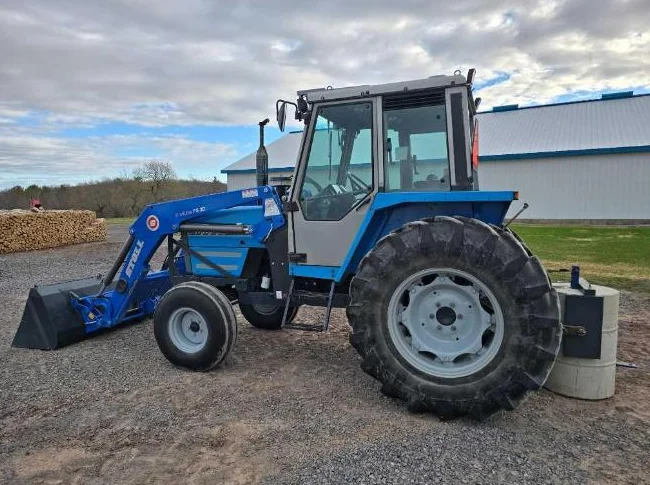 Tracteur agricole thumbnail 3