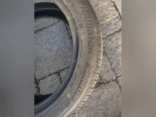 1 pneu Hankook Ventus 235-45R18 excellent état. thumbnail 2