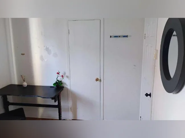 Chambre à louer Montréal-Nord tout inclus 13 pieds par 11 pieds thumbnail 8