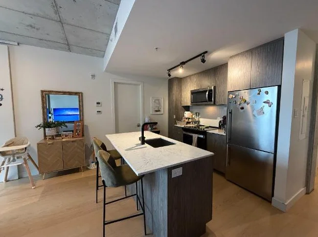4 1/2 MIDTOWN CONDO - JUILLET 2026 thumbnail 6