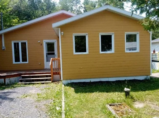 À LOUER (1200$/mois) OU À VENDRE (200 000$) - TRÈS BELLE MAISON AU LAC MINOUCHE À SAINT-ULRIC