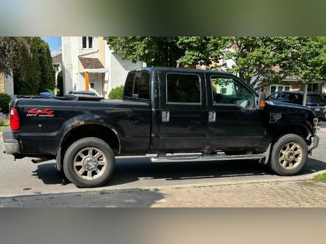 FORD 350 XLT TRUE CAB TRÈS BIEN ENTRETENU thumbnail 2