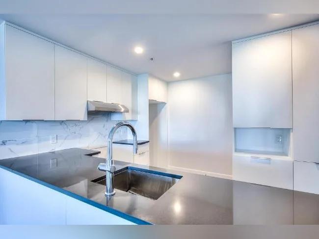 CONDO RÉCENT HAUT DE GAMME À VILLE MONT-ROYAL – 2 CHAMBRES – 2 SALLES DE BAIN – 2 STATIONNEMENTS thumbnail 4