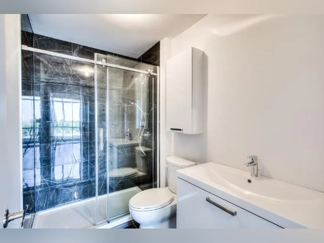 CONDO RÉCENT HAUT DE GAMME À VILLE MONT-ROYAL – 2 CHAMBRES – 2 SALLES DE BAIN – 2 STATIONNEMENTS thumbnail 10
