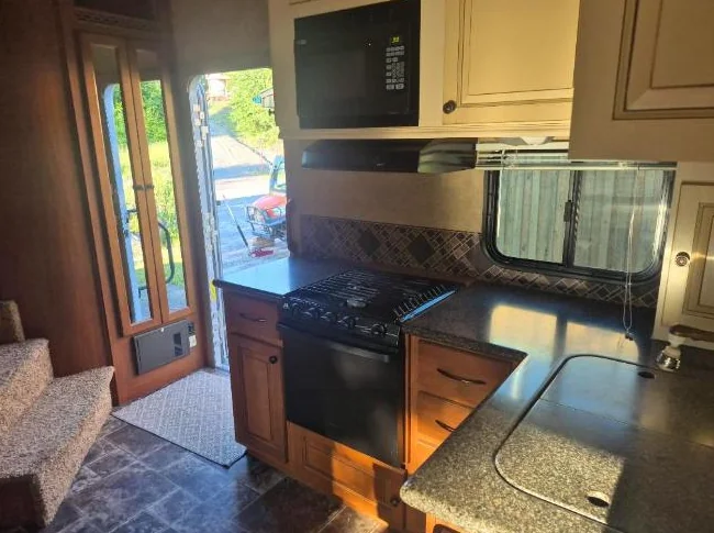 Fifth Wheel GREYSTONE 32RL 2011 thumbnail 5