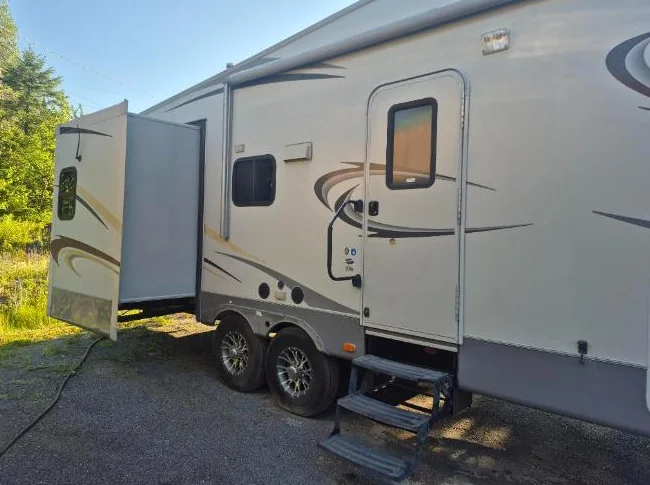 Fifth Wheel GREYSTONE 32RL 2011 thumbnail 9