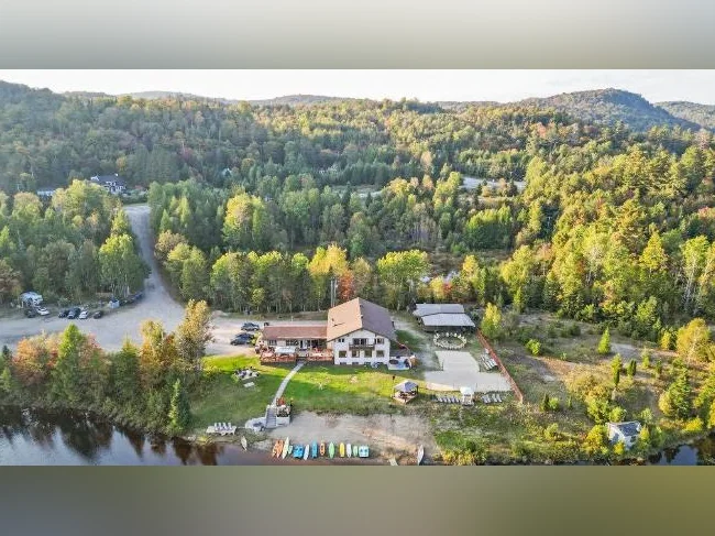 Immense chalet Auberge ( Laurentides ) thumbnail 10