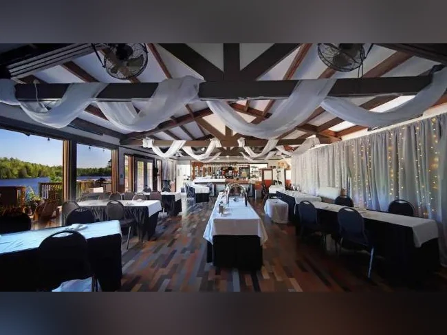 Immense chalet Auberge ( Laurentides ) thumbnail 3