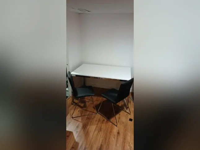 Table de cuisine et 2 chaises thumbnail 2