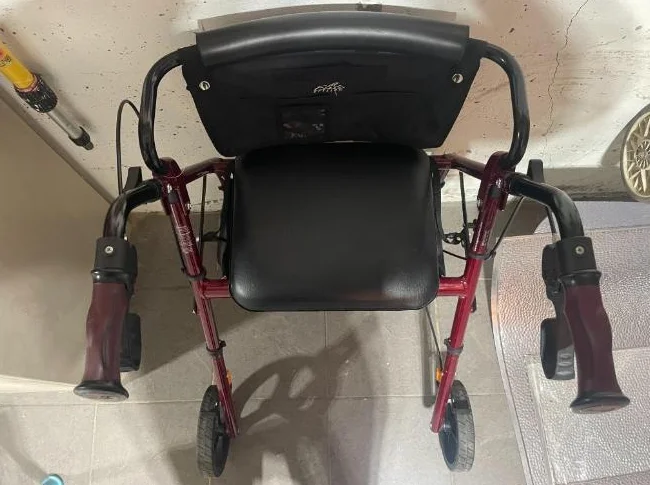 Déambulateur de marque Elite.