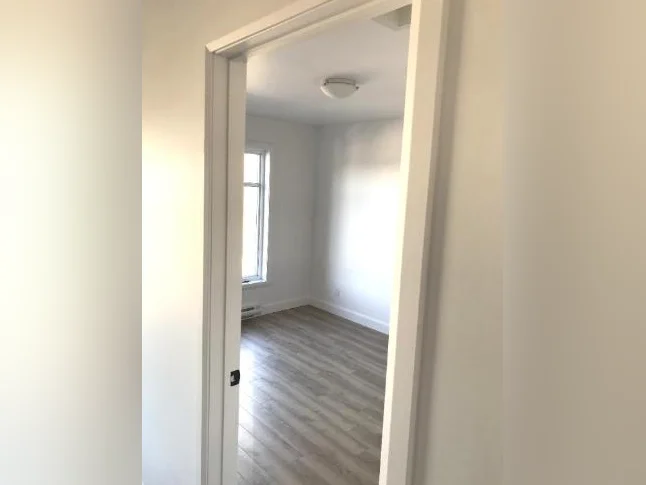 Superbe 5 ½ style CONDO (2019) à Farnham – Thermopompe & 2 Stationnements thumbnail 7