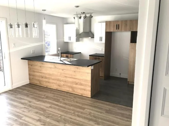 Superbe 5 ½ style CONDO (2019) à Farnham – Thermopompe & 2 Stationnements
