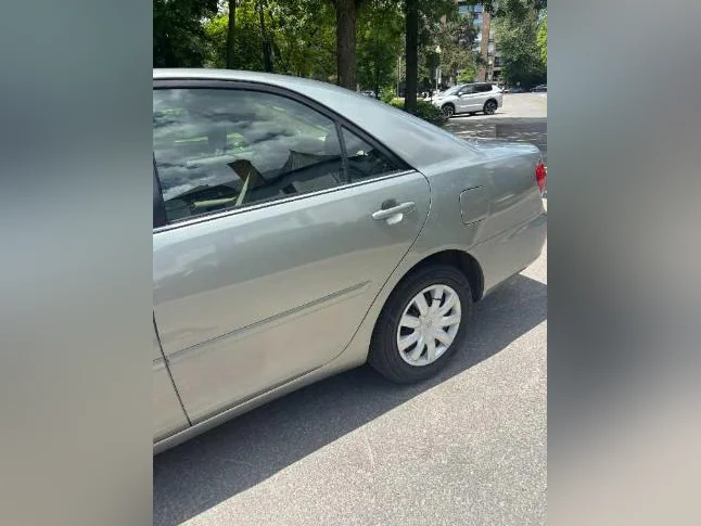 2005 Camry LE to sell (montreal area) thumbnail 3