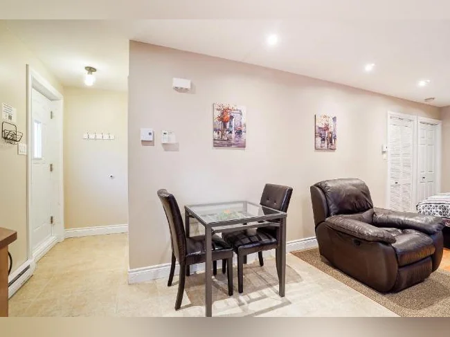 Condo-hôtel, studio, formule tout inclus, Vieux-Longueuil. thumbnail 3